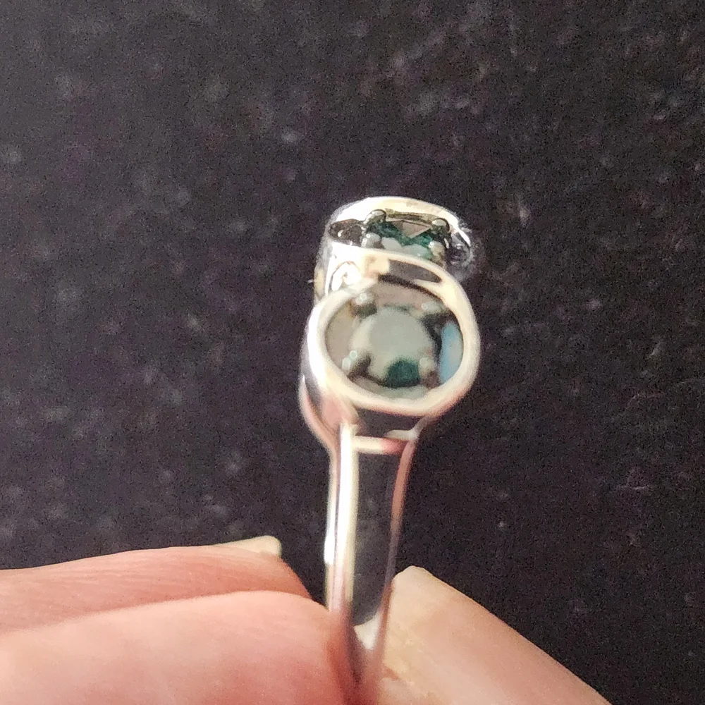 Elegant Silver and Blue Diamond Ring - Picture 4 of 7